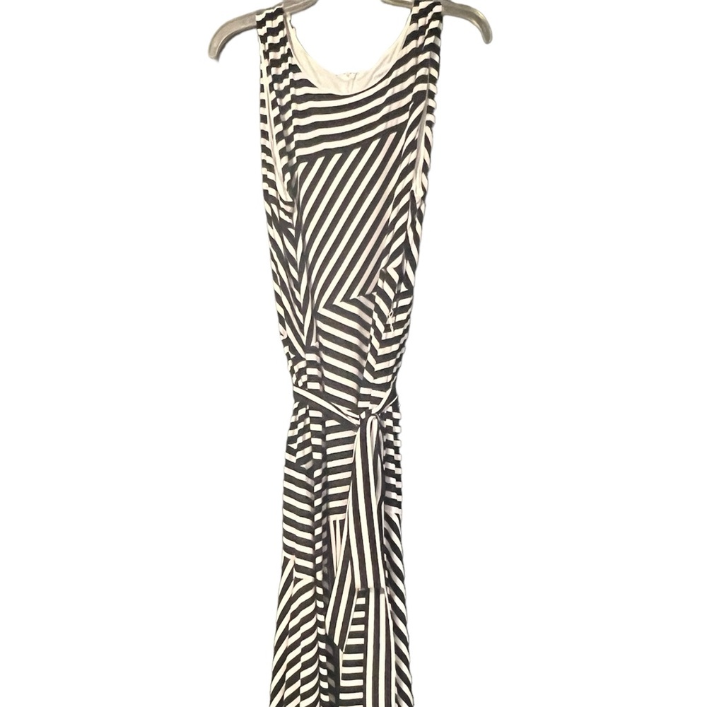 Calvin Klein black & white striped dress. Includes belt. Size 2x